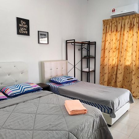 Laman Hanaz Pantai Cenang  Room photo